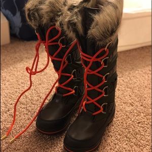Guess Winter/Ski/Snow Boots - Brand New